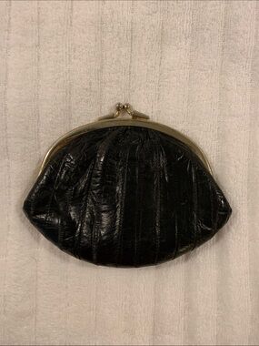 Vintage Lee Sands Black Eel Skin Kiss-Lock Coin Purse 1970-1980 Korea